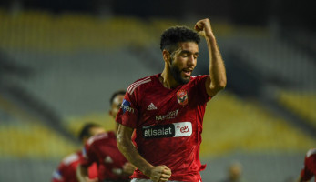 الأهلي يحسم صفقة المهاجم الأجنبي .. والقندوسي يعطل الإعلان الرسمي
