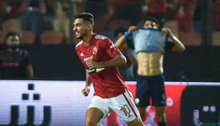 رسميًا.. الأهلي يوافق على بيع محمد شريف لـ«الخليج السعودي»