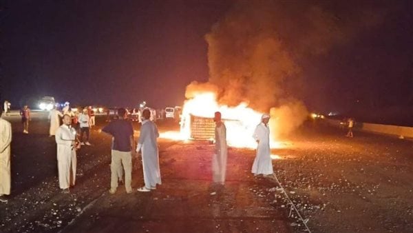 مصرع شخص وإصابة 14 آخرين في احتراق ميكروباص بطريق الإسكندرية مطروح | الأسماء