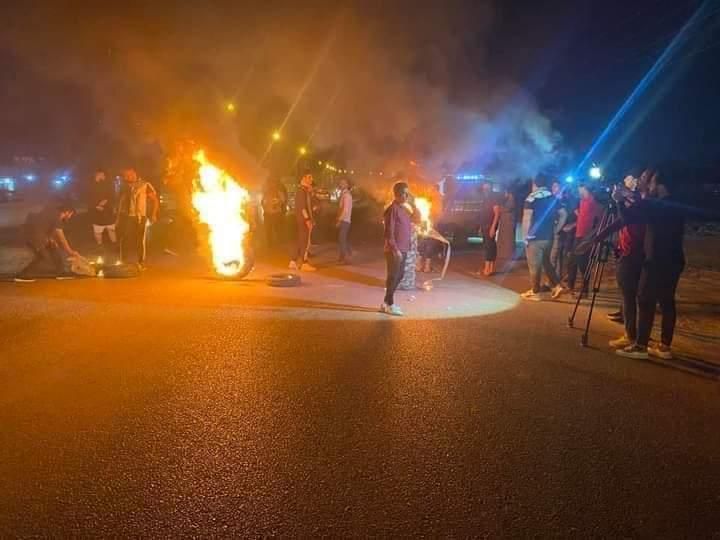 بالصور.. غلق تام لجسر الإمام علي (ع) في الكوفة احتجاجاً على قانون سانت ليغو